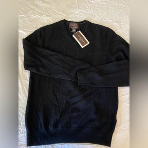 Black 100% Cashmere V-Neck Sweater - NWT Women’s Medium.